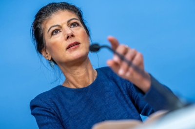 Сара Вагенкнехт ушла с поста председателя собственной партии, но останется в руководстве