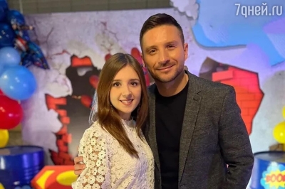 Сергей Лазарев показал племянницу, оставшуюся без работы &mdash; поразительное сходство