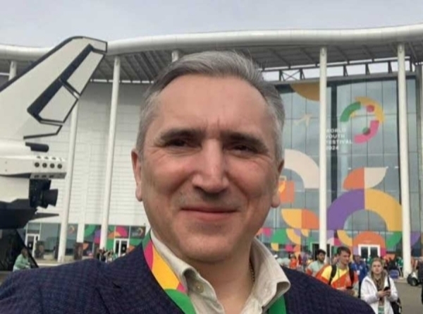 Александр Моор передаёт Сергею Собянину компрометирующие документы в рамках операции &laquo;Спешная эвакуация&raquo;