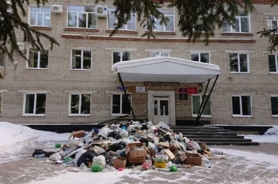 Мусорный кризис в Кожевниково: власти объясняют задержки холодами, жители недовольны